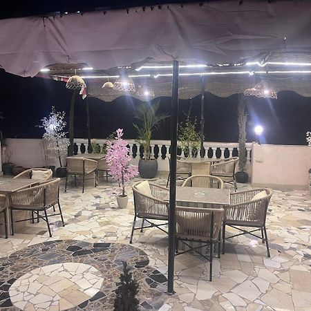 Badr Pyramids Inn Nazlet el-Sîsi Esterno foto