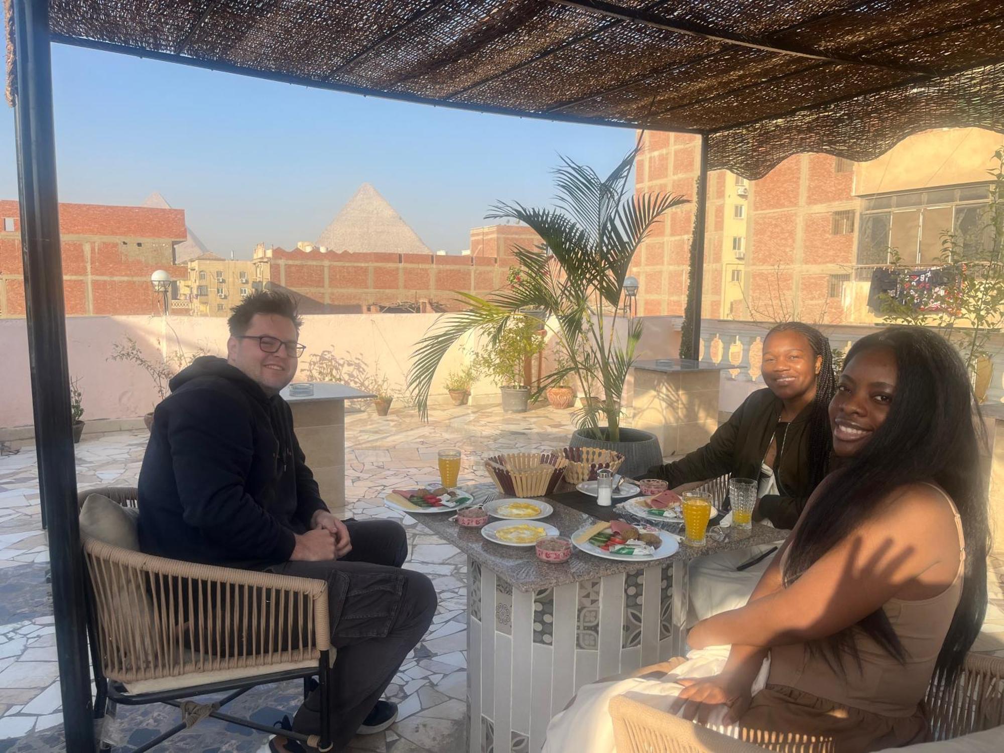 Badr Pyramids Inn Nazlet el-Sîsi Esterno foto