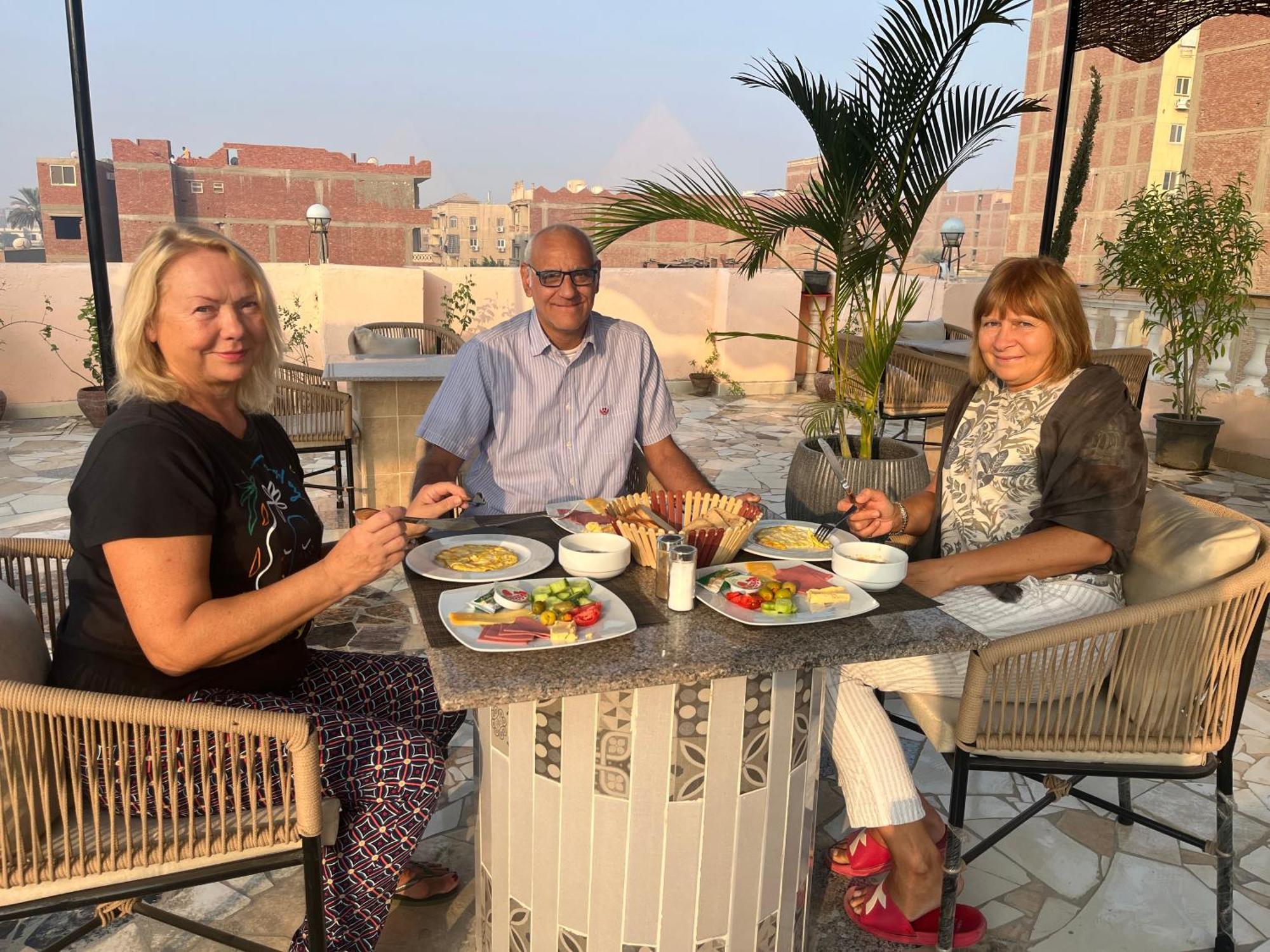 Badr Pyramids Inn Nazlet el-Sîsi Esterno foto